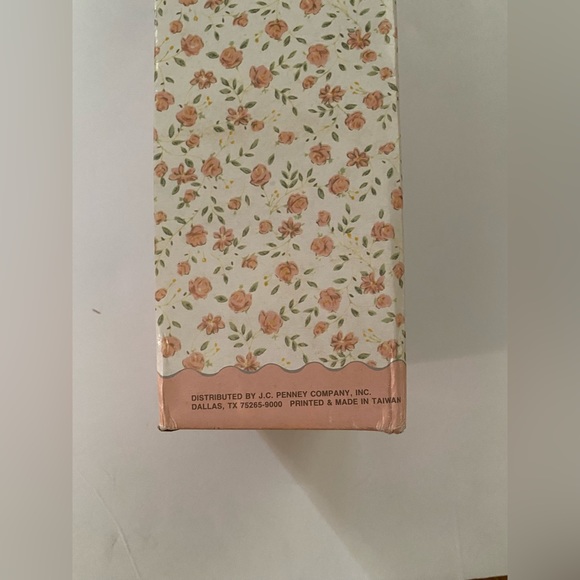 VINTAGE 1992 JC PENNEY GREEN EYES PORCELAIN DOLL - Picture 12 of 14